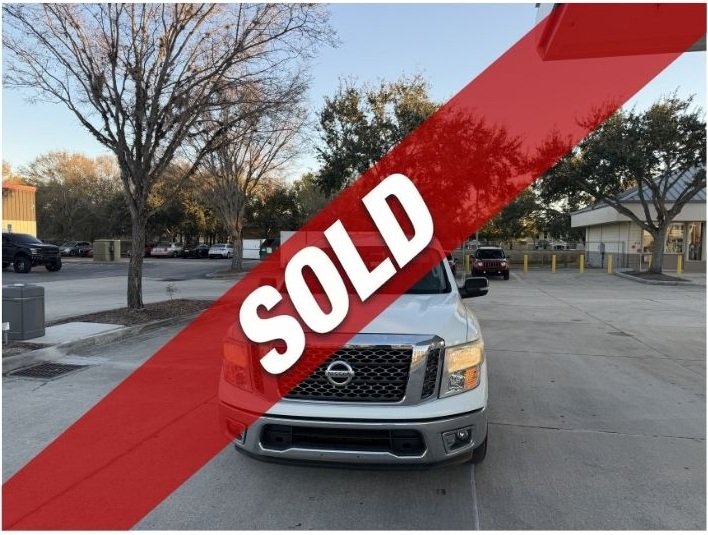 2017 Nissan Titan SV 4X2 Crew Cab's photo